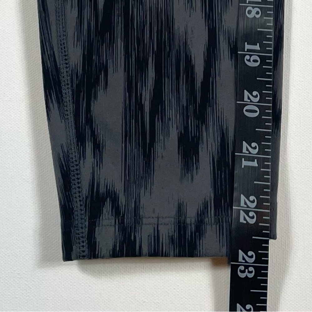 Eddie Bauer High-Rise Active Leggings Gray Black Ikat Print   Size M - Picture 8 of 9